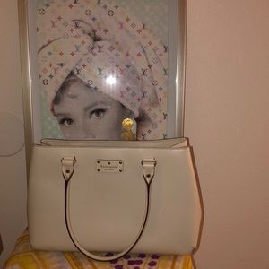 Kate Spade tote purse❤️NWOT . Perfect exterior and interior ! It’s Cream